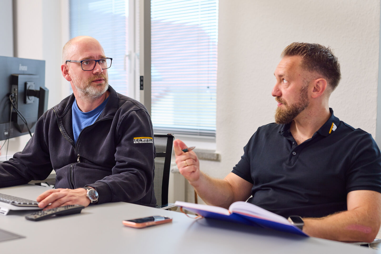 Technische Beratung im Besprechungsraum