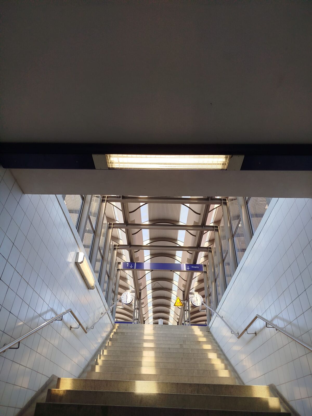 Bahnsteigzugang nach der Wiederinbetriebnahme